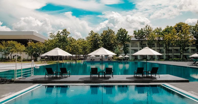 An elegant large outdoor pool in luxury hotels used during the photoshoot for the content marketing for luxury hotels strategy