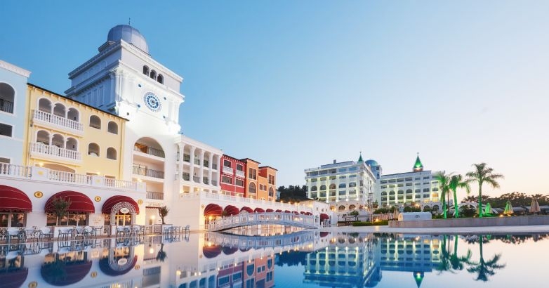 A famous hotel chain has differentiated itself from its competition by applying accurate marketing techniques