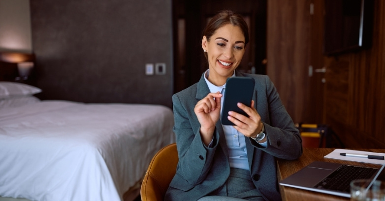 Travel agent using mobile retargeting campaigns to reconnect with potential travelers.