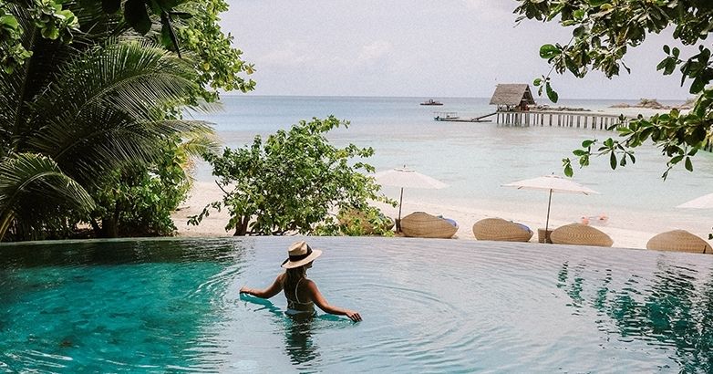 Travelers enjoying a luxury resort, showcasing user-generated travel content and partnerships.