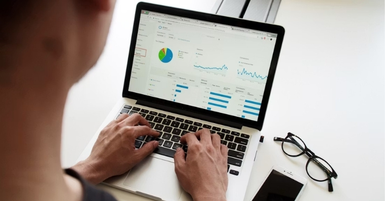 Lead Generation for Hotels analytics dashboard tracking campaign and lead performance